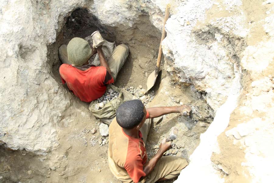 ‘নাইরোবি নিউজ়’-এর প্রতিবেদনে উল্লেখ রয়েছে, এই ধাতুর আসল নাম ভাইব্রানিয়াম নয়। তবে এর অস্তিত্ব রয়েছে এবং এটি কঙ্গোর কাতাঙ্গা অঞ্চলে পাওয়া যায়। এই পাথরের উপর একাধিক গবেষণা নাকি আগেও করা হয়েছে।