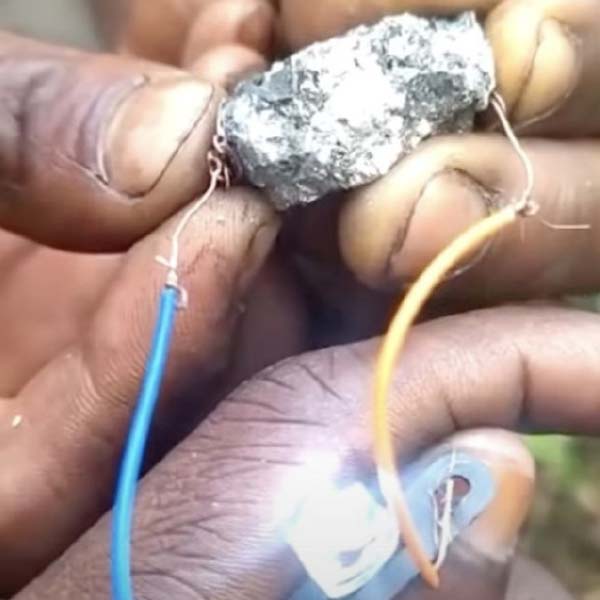 এই সম্ভাব্য আবিষ্কারের পরে, কঙ্গোর বাসিন্দারা আশাবাদী যে, এই পাথরগুলি একটি নতুন শক্তির উৎস হয়ে উঠতে পারে। পাশাপাশি এই পাথর জীবাশ্ম জ্বালানির উপর থেকে বিশ্বের নির্ভরশীলতাও কমাতে পারে বলে দাবি করা হচ্ছে।