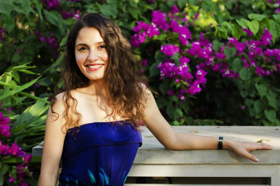 Image of Alexia Anra, the girl who played Rinku in Hera Pheri