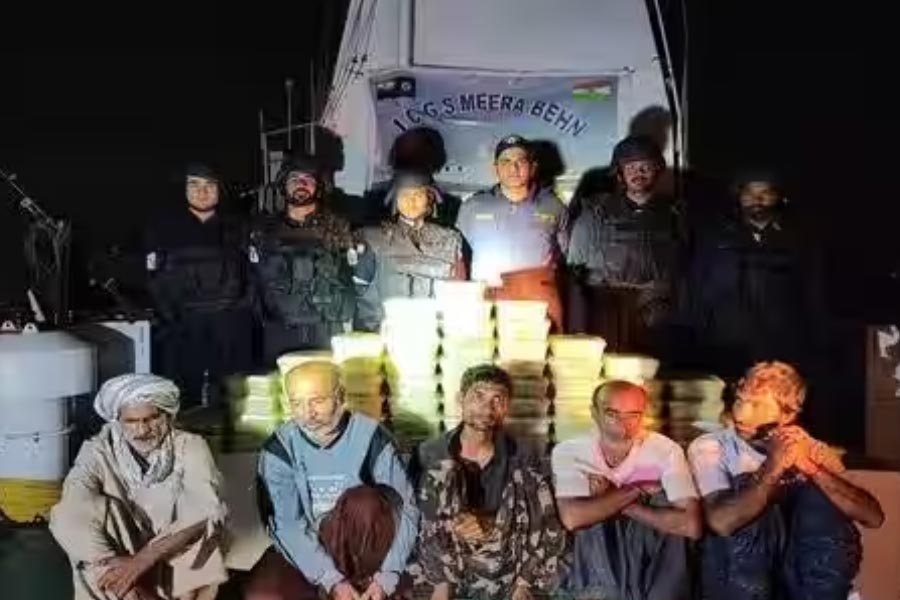 Picture of Iranian boat crew with Indian Coast Guard