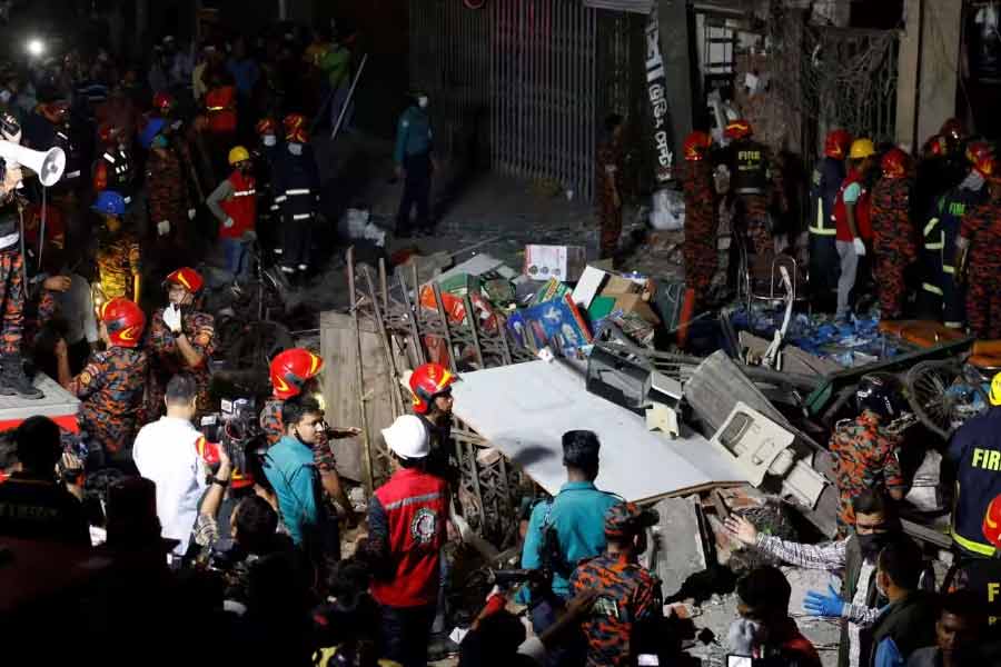 An image of  blast at a building in Gulistan area of Dhaka