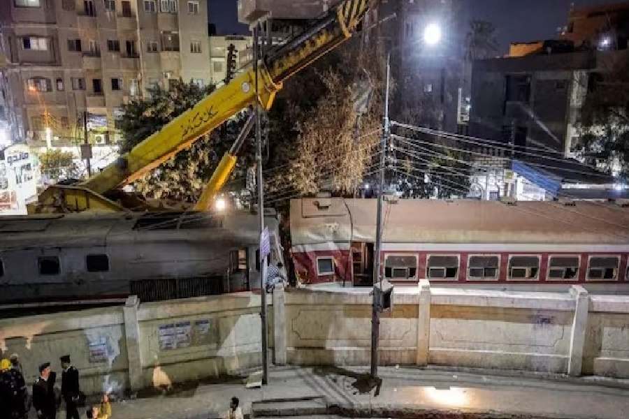 image of train derailment in egypt 