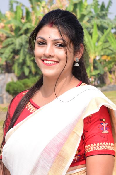 মৌমিতা ঠাকুর  