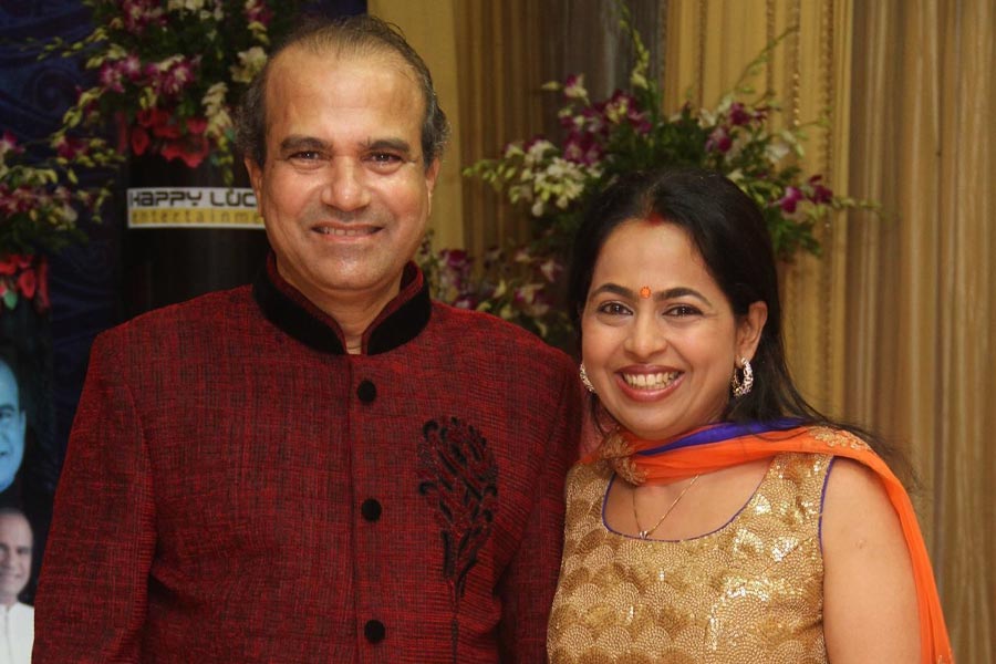 Suresh Wadkar with his wife