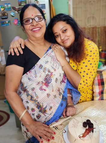 শাশুড়ি মা’র সঙ্গে মৌসুমি