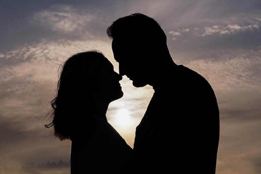 The story behind the first kiss in the history of cinema.