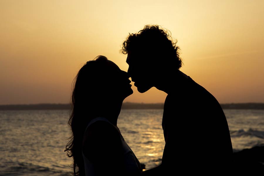 The story behind the first kiss in the history of cinema.