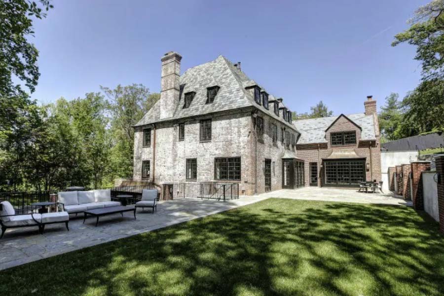  Barak Obama home in Washington DC