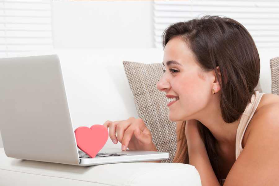 symbolic image of long distance relationships