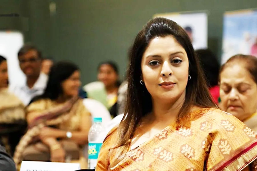 Actor turned politician Nagma Morarji loses one lac rupees in KYC fraud after clicking on a spam link