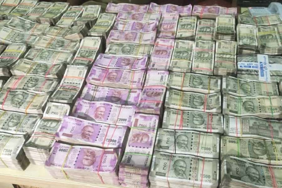 at least 4 crores rupees found from a call centre of New Town, Bidhhan Nagar Police has seized that sgtl