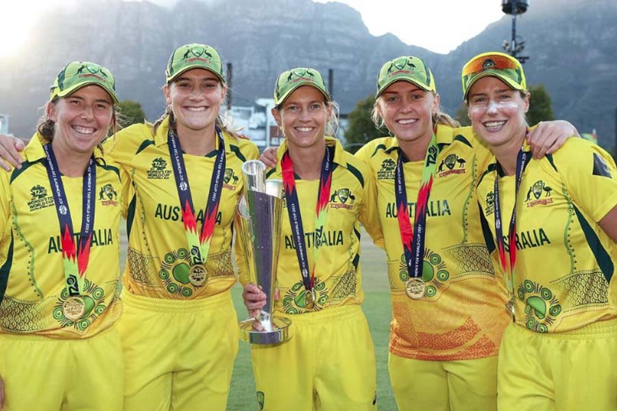 সদ্যসমাপ্ত টি-টোয়েন্টি বিশ্বকাপে ষষ্ঠ বার চ্যাম্পিয়ন হয়েছেন অস্ট্রেলিয়ার মেয়েরা। দক্ষিণ আফ্রিকার মাঠে ফাইনালে তাদের হারিয়েই চ্যাম্পিয়ন হয়েছে এলিসের অস্ট্রেলিয়া। এখন তিনি ব্যস্ত ভারতে উইমেন্স প্রিমিয়ার লিগ খেলতে।