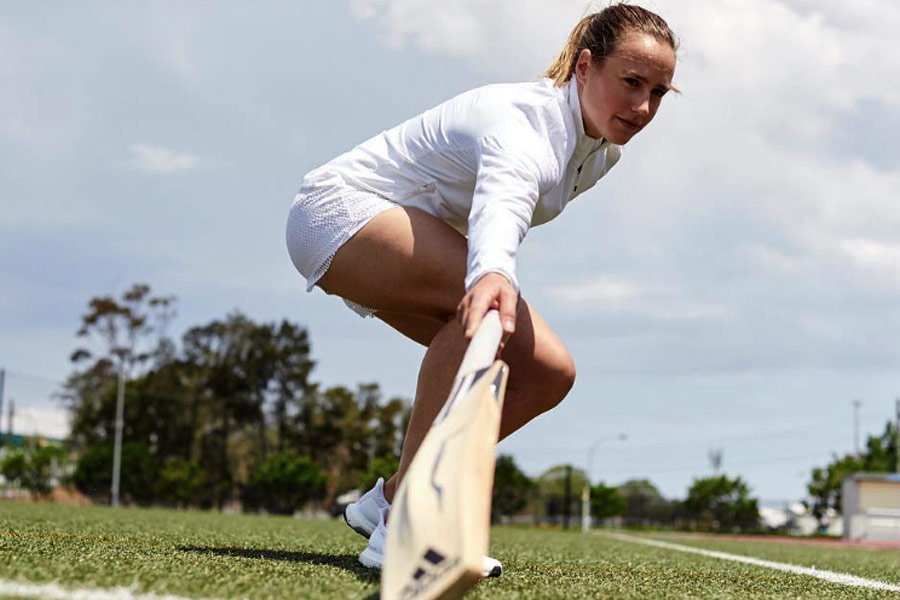 ষোলো বছর বয়সে এক দিনের আন্তর্জাতিক ক্রিকেটে অভিষেক হয়েছিল এলিসের। অভিষেকেই রেকর্ড। পুরুষ, মহিলা মিলিয়ে এক দিনের ক্রিকেটে অস্ট্রেলিয়ার হয়ে এত কম বয়সে আগে কেউ খেলেননি।