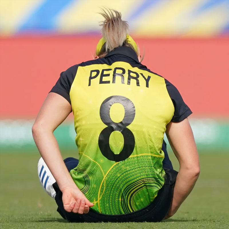 বড়দের কোনও প্রতিযোগিতায় না খেলেই ২০০৭ সালে নিউ জ়িল্যান্ডের বিরুদ্ধে নেমে পড়েছিলেন এলিস। তখন তাঁর বয়স ছিল ষোলো বছর ৮ মাস।