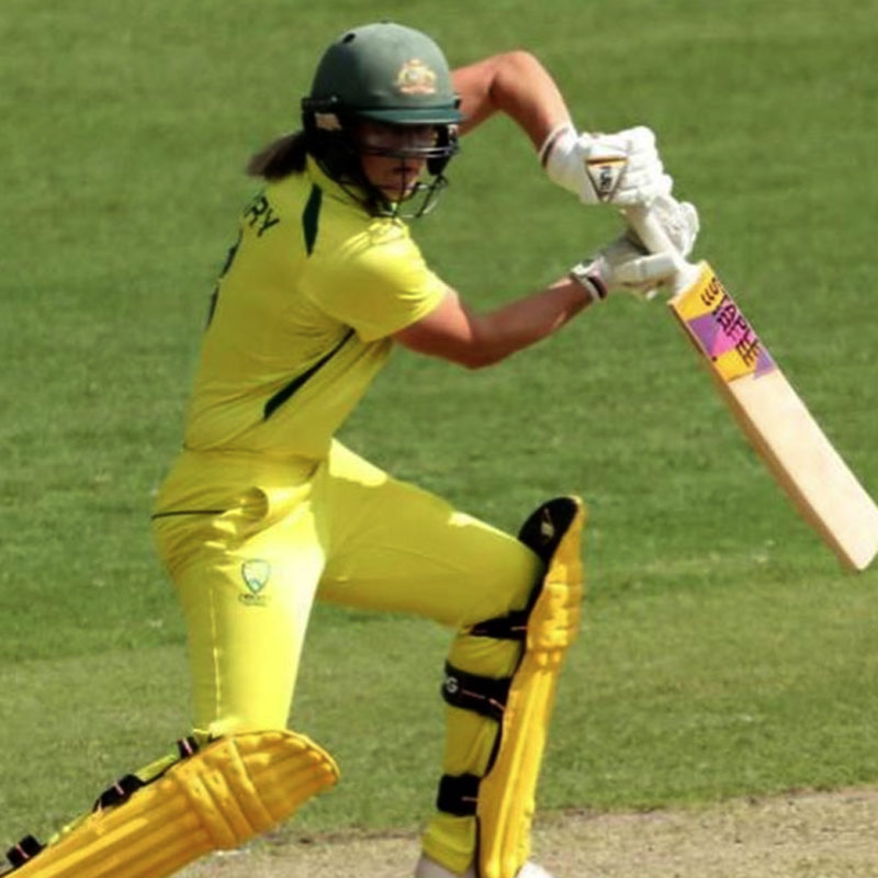 টি-টোয়েন্টি ফরম্যাটেও তাঁর দক্ষতার পরিচয় পেয়েছেন দর্শকেরা। ১৩০টি ম্যাচে দেড় হাজারের বেশি রান এবং ১২২টি উইকেট রয়েছে এলিসের। এই ফরম্যাটে তাঁর ব্যাটিং স্ট্রাইক রেট ১১২.২০।