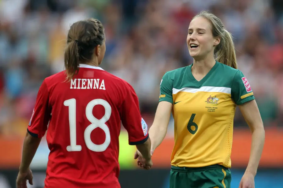 অনেকের মতে, ২০১১ সালের বিশ্বকাপে অস্ট্রেলিয়ার মহিলা দলের সেরা গোলটি ছিল মিডফিল্ডার এলিসের। পেনাল্টি বক্সের বাইরে বল পেয়ে ডান দিক দিয়ে সোজা সুইডেনের গোলের দিকে দৌড় লাগিয়েছিলেন তিনি। এর পর জোরালো শট মারেন। এলিসের সেই শটটি সুইডিশ গোলরক্ষকের মাথার উপর দিয়ে জালে জড়িয়ে যায়। সে ম্যাচে হেরে বিশ্বকাপ থেকে বিদায় নিলেও এলিসের গোলের স্মৃতি আজও অনেকের কাছে ধূসর হয়নি।