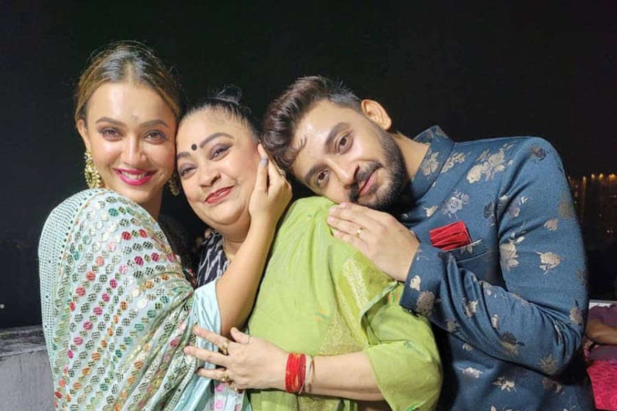 A Photograph of Tollywood Actor Bonny Sengupta and his family.