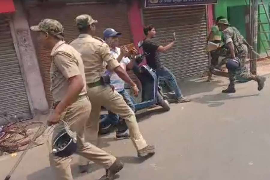 Image of police lathi charge at baruipur area 