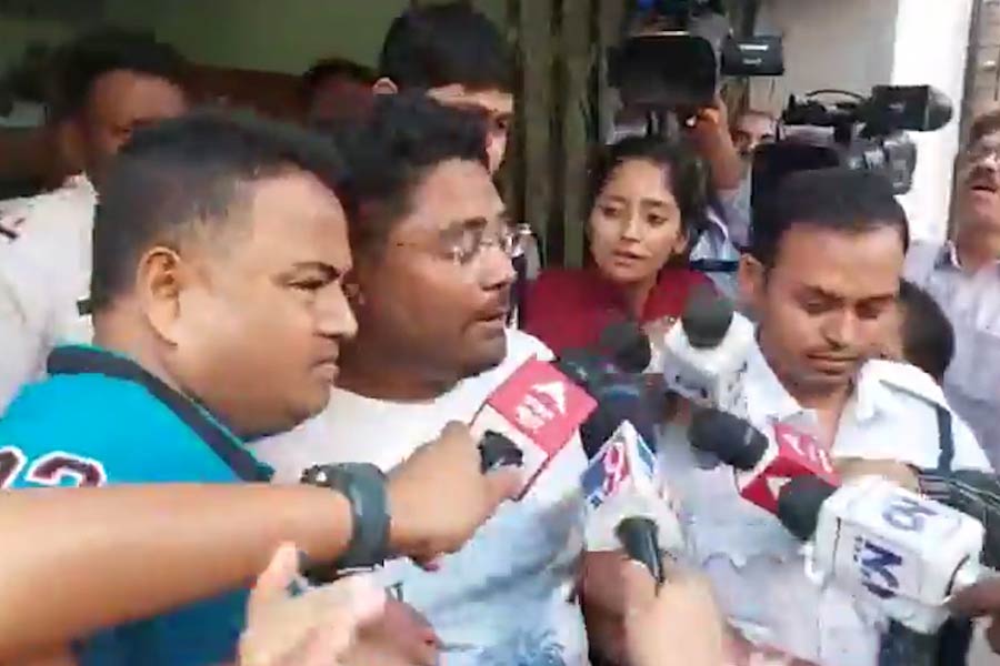 Kuntal Ghosh alleges that central agency is pressurizing him to teel the names of TMC leaders