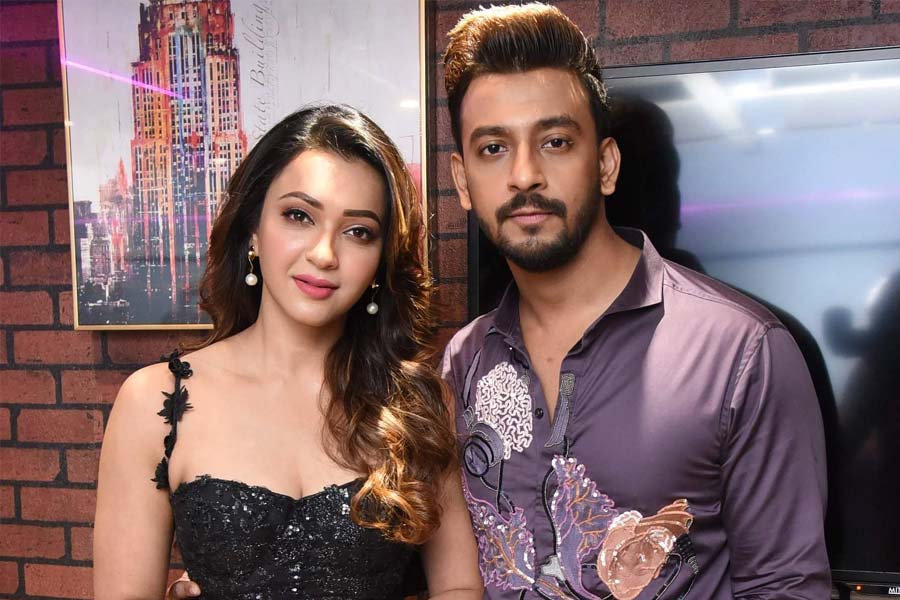 photo of Koushani Mukherjee and Bonny Sengupta