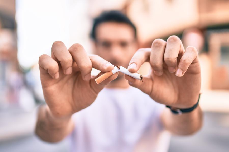 নিজের চেষ্টায় ধূমপানের আসক্তি ত্যাগ করতে না পারলে অতি অবশ্যই চিকিৎসকের পরামর্শ নিন। 