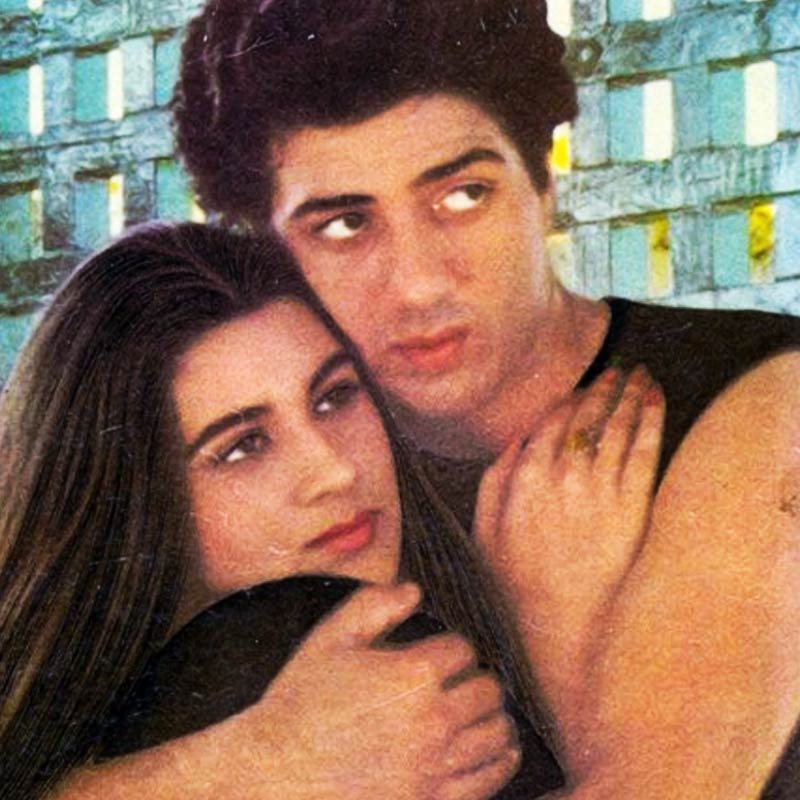 বলিপাড়ায় কানাঘুষো শোনা যেত যে, সানি এবং অমৃতার চারহাত এক হতে বেশি দেরি নেই। তারকা জুটিকে বড় পর্দাতেও দেখতে পছন্দ করতেন দর্শক। কিন্তু অমৃতার সঙ্গে সানির সম্পর্কে চিড় ধরে যখন অভিনেতার বিয়ের কথা প্রকাশ্যে আসে।