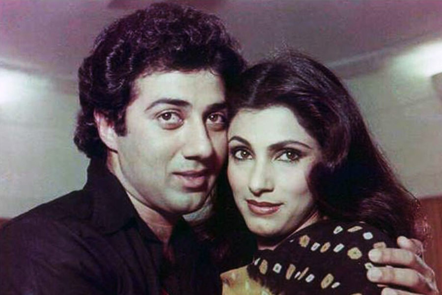 সানির বিয়ের কথা জানতে পেরে তাঁর সঙ্গে সম্পর্কে ইতি টানেন অমৃতা। কিন্তু সানির জীবনে প্রেম এসেছিল আবার। ১৯৮২ সালে ডিম্পল কপাডিয়ার সঙ্গে আলাপ হয় সানির। ক্রমশ তাঁদের বন্ধুত্ব গভীর হতে থাকে।