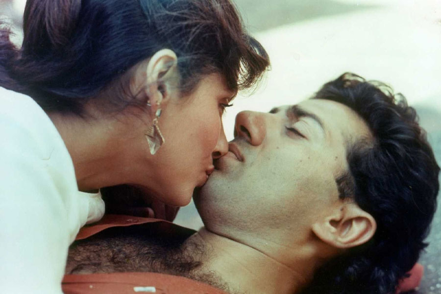 অধিকাংশের দাবি, দীর্ঘ ১১ বছর সম্পর্কে ছিলেন সানি এবং ডিম্পল। তার পর তাঁদের বিচ্ছেদ হয়ে যায়। কিন্তু ২০১৭ সালের সেপ্টেম্বর মাসে দুই তারকার কিছু ছবি এবং ভিডিয়ো প্রকাশ্যে আসায় তাঁদের কাহিনি অন্য দিকে মোড় নেয়।