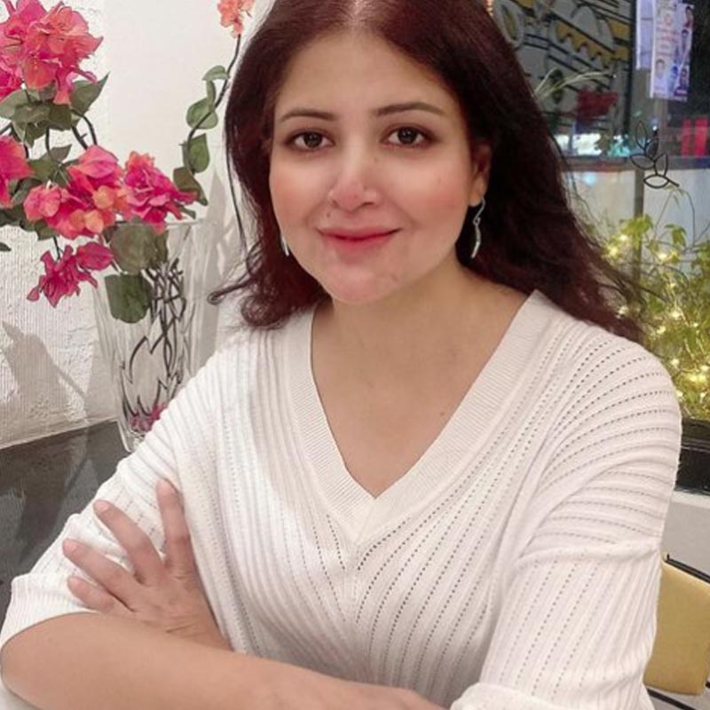 একাধারে তিনি কড়া শাসক। দশ হাতে জেলার ভাল-মন্দ সামলান। অপরাধীরা সমঝে চলেন তাঁকে। অন্য দিকে তিনিই বলিউড অভিনেত্রীও। ক্যামেরার সামনে স্বচ্ছন্দ। তাঁর অভিনীত ছবির প্রশংসা হয় কান চলচ্চিত্রোৎসবেও। আবার ইনিই প্রথম চেষ্টায় উতরে যান ইউপিএসসি।