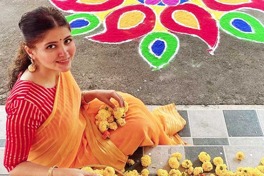 তবে সিনেমায় অভিনয়ের পাশাপাশি এ ভাবে শাসনের কাজ সমান্তরাল ভাবে চালিয়ে যাওয়া সিমালার ভক্ত  ছড়িয়ে রয়েছে দেশ জুড়েই। সমাজমাধ্যমে সক্রিয় তিনি। ইনস্টাগ্রামে সিমালার অনুরাগী সংখ্যা ১১ হাজারেরও বেশি।