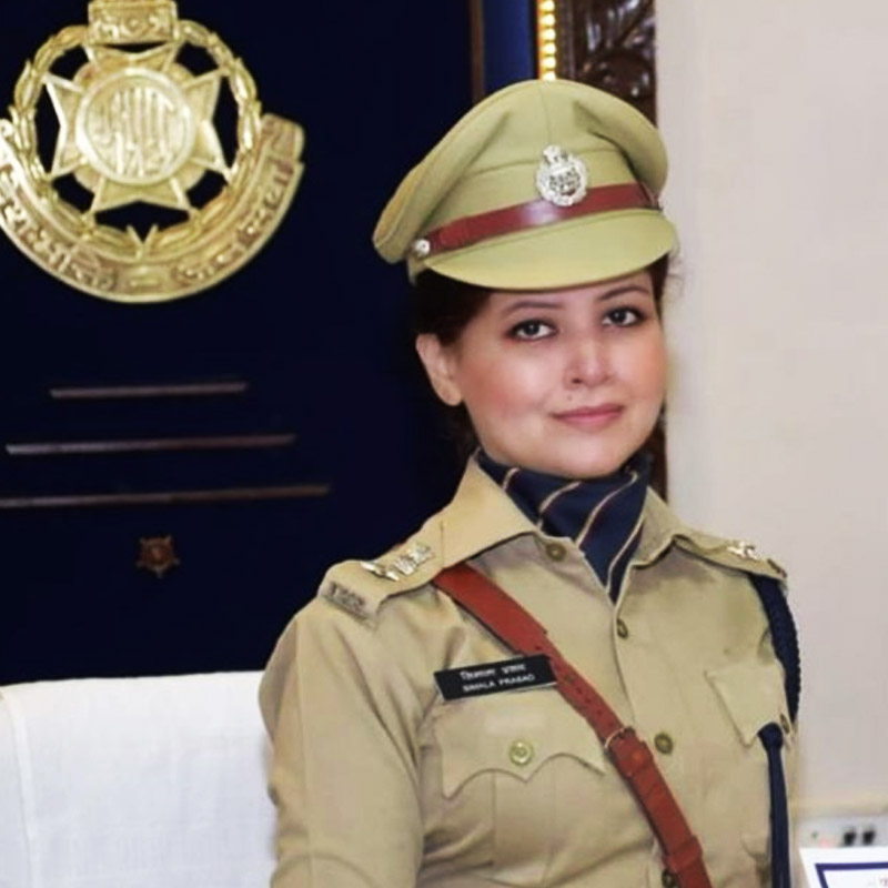 পরীক্ষায় পাশ করার পর আইপিএস হওয়া। তবে সিমালা তার আগে মধ্যপ্রদেশের সরকারি চাকরির পরীক্ষা মধ্যপ্রদেশ পিএসসিও পাশ করেছেন। মধ্যপ্রদেশের ডিএসপি হয়েছেন। রেকর্ড বলছে, সেই পরীক্ষাতেও প্রথম বারের চেষ্টাতেই উত্তীর্ণ হয়েছিলেন সিমালা। 