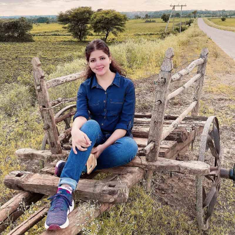 ১৯৮০ সালের ৮ অক্টোবর ভোপালে জন্ম। সিমালার বেড়ে ওঠার অনেকটা জুড়েই রয়েছে ভোপাল। 