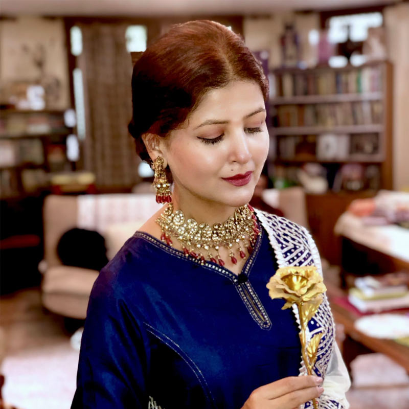 বাবা ভগীরথ প্রসাদও আইএএস অফিসার। দু’টি বিশ্ববিদ্যালয়ের সহ উপাচার্যের দায়িত্ব পালন করেছেন তিনি। আবার ২০১৪ থেকে ২০১৯ সাল পর্যন্ত মধ্যপ্রদেশের ভিণ্ড থেকে নির্বাচিত সাংসদও ছিলেন তিনি। সিমালা জানিয়েছেন, ছোট থেকেই বাবাকে দেখে আইপিএস বা আইএএস হওয়ার স্বপ্ন দেখতেন তিনি।