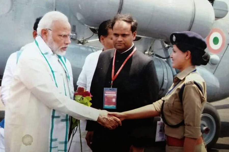 সিমালার কাজ এবং তাঁর অনেক দায়িত্ব একসঙ্গে সামলানোর ক্ষমতার প্রশংসা করেছেন মধ্যপ্রদেশের মুখ্যমন্ত্রী শিবরাজ সিংহ চৌহান এবং প্রধানমন্ত্রী নরেন্দ্র মোদীও। 