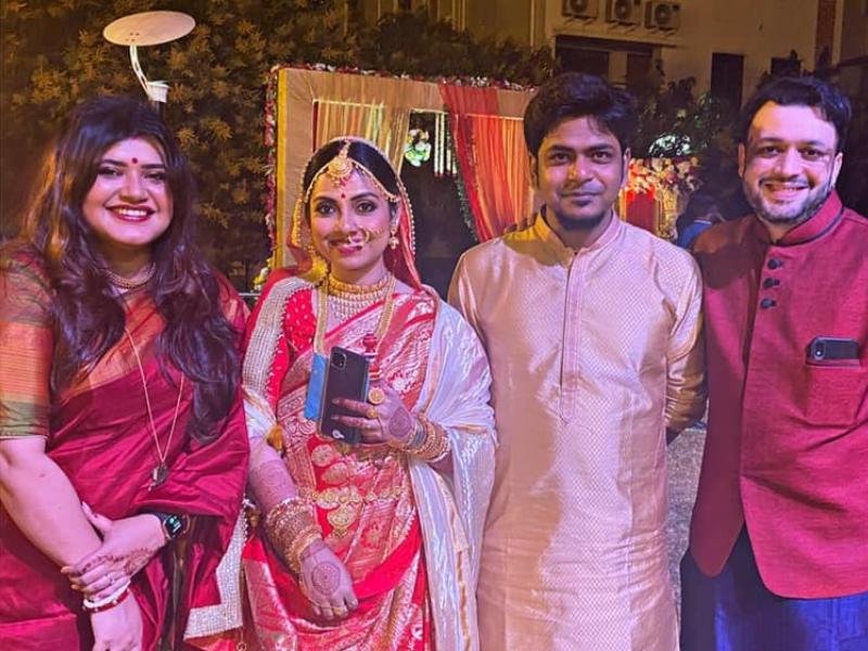 ২০২১ সালের ফেব্রুয়ারি মাসে মীনাক্ষীকে সামাজিক ভাবে বিয়ে করেন দুর্নিবার।