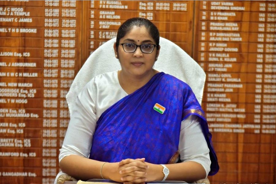 IAS Harshika Singh is trying very hard to spread literacy in Mandla District of Madhya Pradesh.