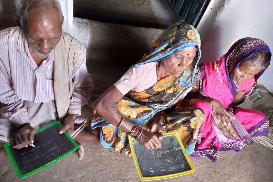 IAS Harshika Singh is trying very hard to spread literacy in Mandla District of Madhya Pradesh.