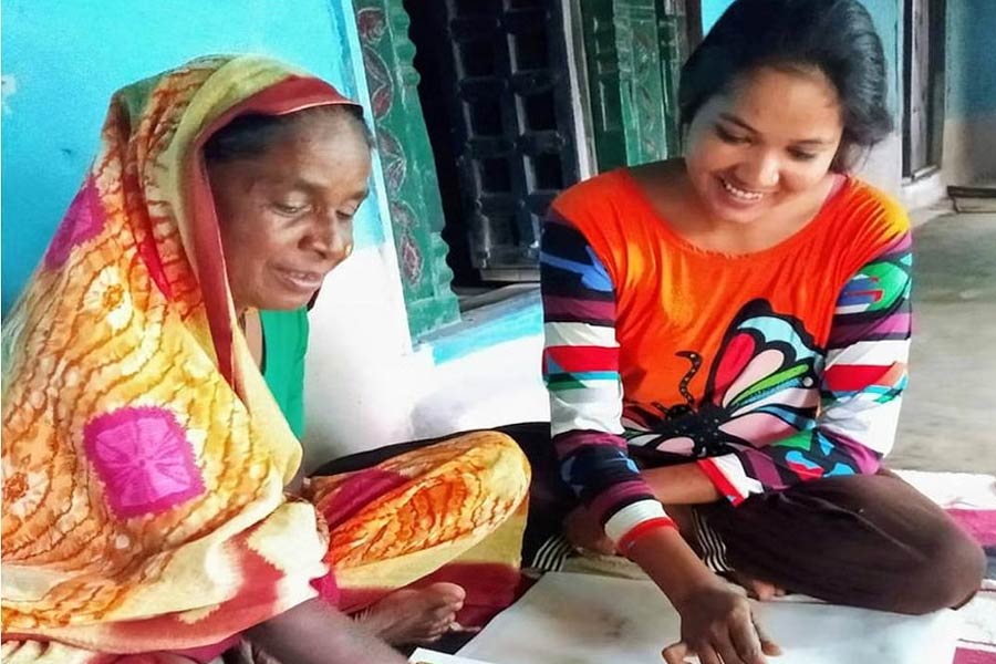 IAS Harshika Singh is trying very hard to spread literacy in Mandla District of Madhya Pradesh.