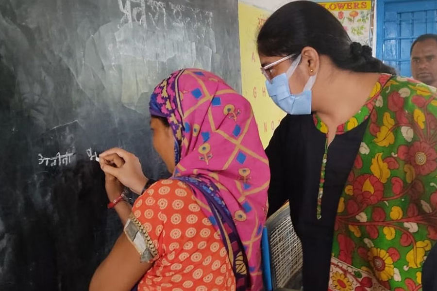 IAS Harshika Singh is trying very hard to spread literacy in Mandla District of Madhya Pradesh.