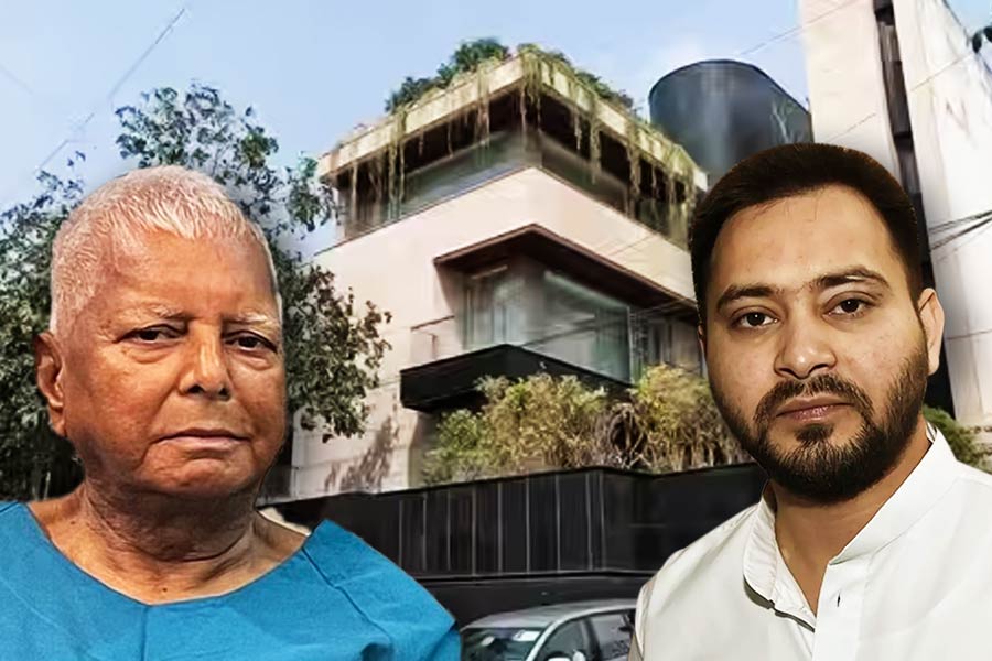 Land For Jobs Case in Rail: ED recovered 70 lakh cash, 2 kg gold, 900 US dollars during raids on Tejashwi Yadav and his sisters