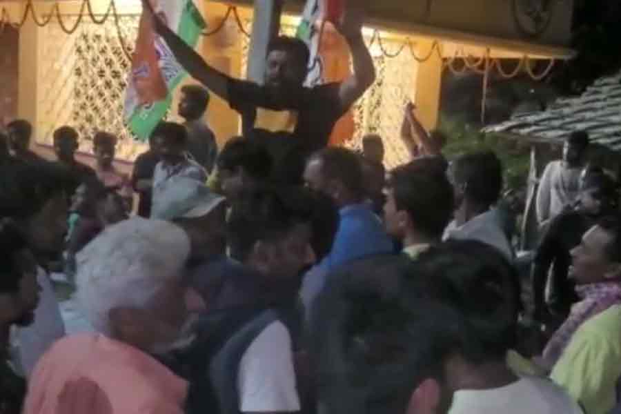 Two groups of TMC engaged in scuffle over candidate selection in Harishchandrapur of Malda
