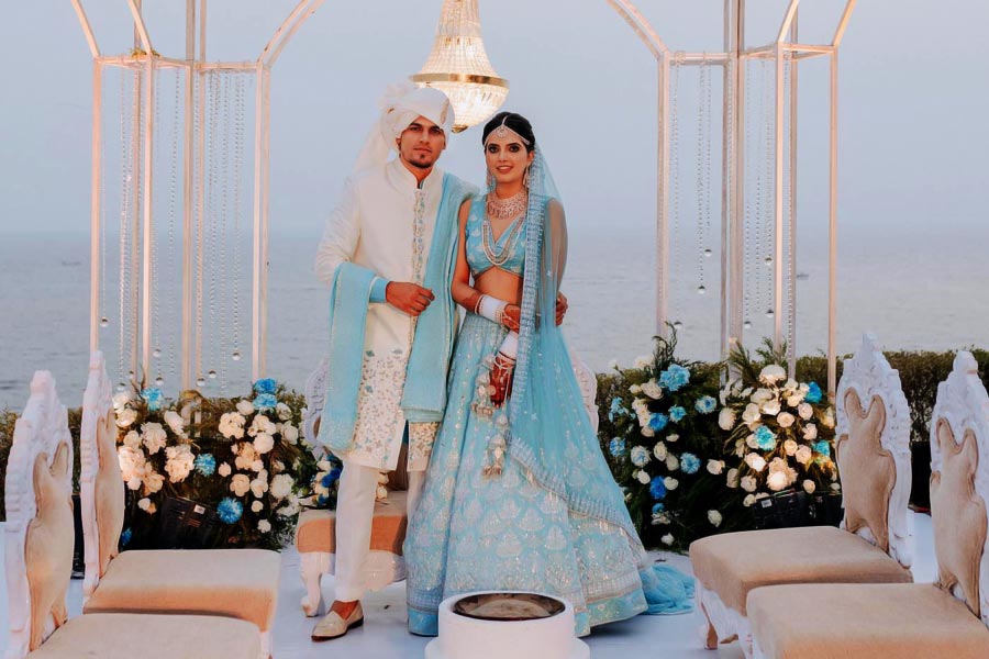 রাহুলের ঘরনি বেড়াতে খুব ভালবাসেন। সমুদ্র খুব প্রিয় তাঁর। বহু বার সমুদ্রতটে রাহুলের সঙ্গে দেখা গিয়েছে তাঁকে।