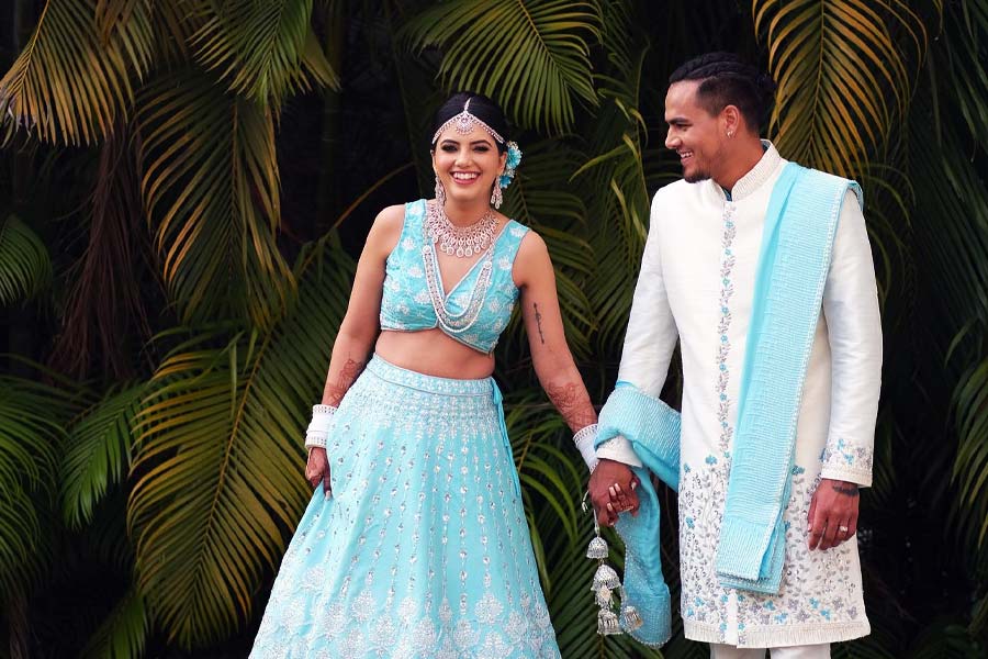 রাহুল এবং ঈশানীর বিয়েটাও প্রায় রূপকথার মতো। সে বছর আইপিএল শুরুর আগেই হঠাৎ বিয়ে করার সিদ্ধান্ত নেন তাঁরা। 