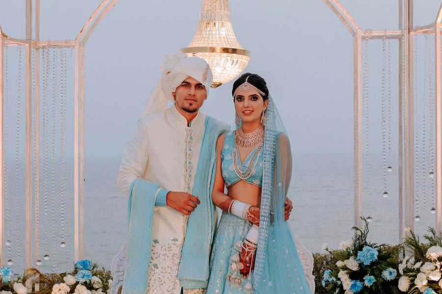 রাহুলের বোন মালতী চাহার বলিউড অভিনেত্রী। দাদা দীপককে দেখেই ৮ বছর বয়স থেকে কাকা লোকেন্দ্র সিংহ চহারের কাছে ক্রিকেটের প্রশিক্ষণ নিতে থাকেন রাহুল।