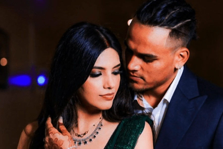 তবে খেলার দুনিয়ার বাইরেও নতুন ঘরনি এবং গোয়ায় জমকালো বিয়ের কারণেও সংবাদ শিরোনামে এসেছেন রাহুল।