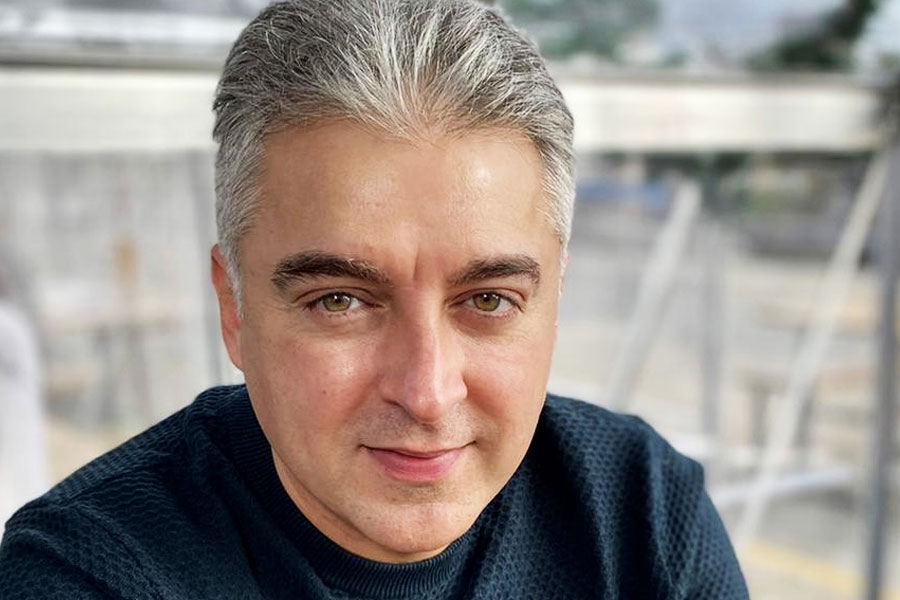 প্রায় চার দশক ধরে বলিপাড়ার সঙ্গে জড়িত যুগল হ‌ংসরাজ। কখনও বড় পর্দার সামনে, কখনও বা ক্যামেরার পিছনে পরিচালক হিসাবে কাজ করেছেন তিনি। নাসিরুদ্দিন শাহ, অমিতাভ বচ্চন, শাহরুখ খানের মতো তাবড় তারকাদের সঙ্গে পর্দা ভাগ করেছেন তিনি।