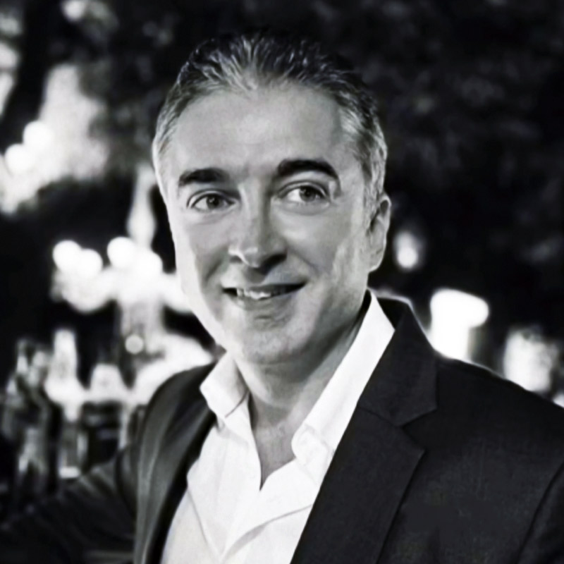 বিভিন্ন নামী সংস্থার বিজ্ঞাপনের প্রচারের মুখ হিসাবে কাজ করা শুরু করেছিলেন যুগল। তার পর বহু বছরের বিরতি। ১৯৯৪ সালে আবার বলিপাড়ায় ফিরে আসেন তিনি।