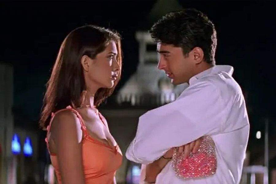 ‘মহব্বতেঁ’ সিনেমায় কাজ করার পর বড় সুযোগ পেয়ে যান যুগল। তাঁর অভিনয় এবং রূপ দেখে বলিপাড়ার অনেকেই অনুমান করে নিয়েছিলেন যে, শাহরুখের পর যুগলইকেই পরবর্তী ‘রোম্যান্টিক হিরো’ হিসাবে কাজ করতে দেখা যাবে।