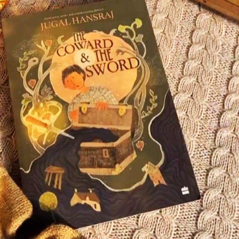 অভিনয় ছেড়ে লেখালেখির দিকে মন দিয়েছিলেন যুগল। ২০১৭ সালে শিশুদের জন্য ‘ক্রস কানেকশন: দ্য বিগ সার্কাস অ্যাডভেঞ্চার’ নামে একটি বই লিখেছিলেন তিনি। এ ছাড়াও ২০২১ সালে ‘দ্য কাওয়ার্ড অ্যান্ড দ্য সোর্ড’ নামে যুগলের লেখা একটি বই প্রকাশ পায়।