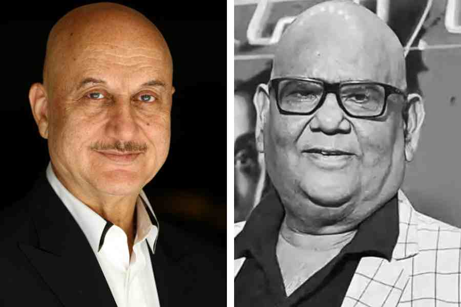  Anupam Kher to hold prayer meet for late friend Satish Kaushik on March 21 